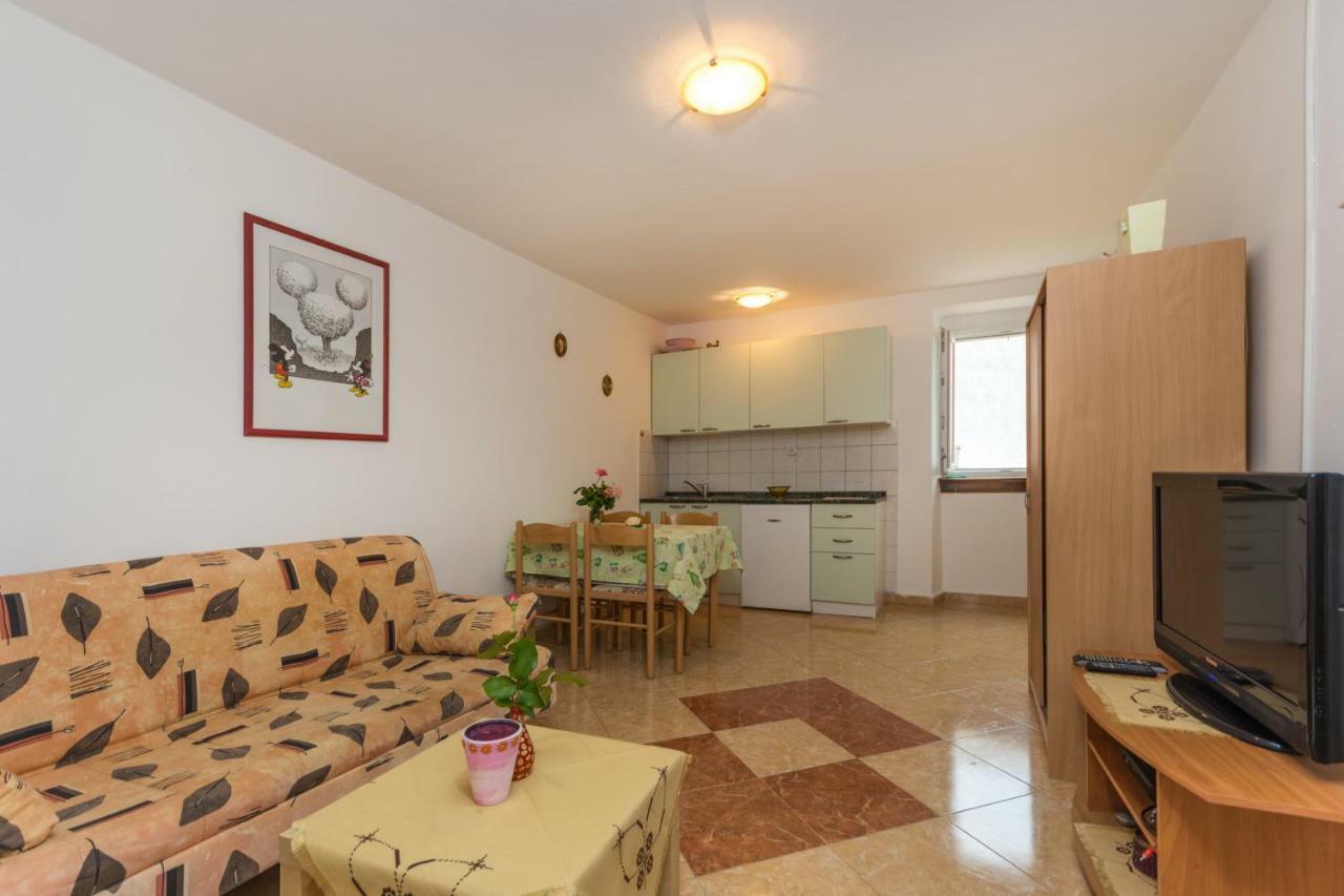 Karmen 1 Apartment Funtana Exterior photo